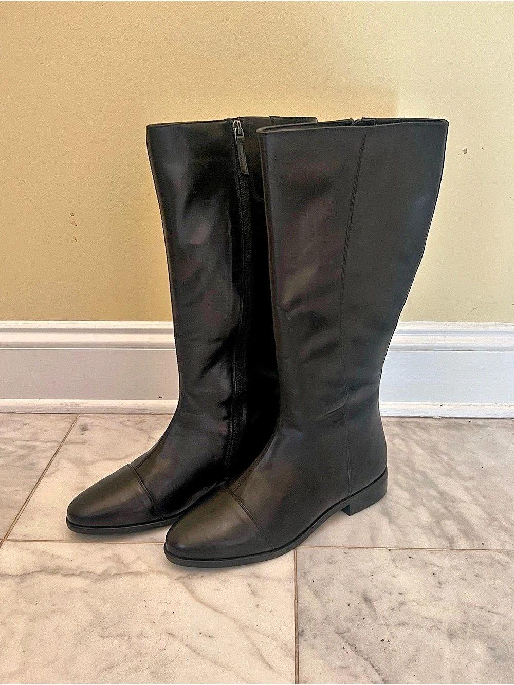 100% Leather BRAND NEW Trotters Tall Black Boots size 9 Wide